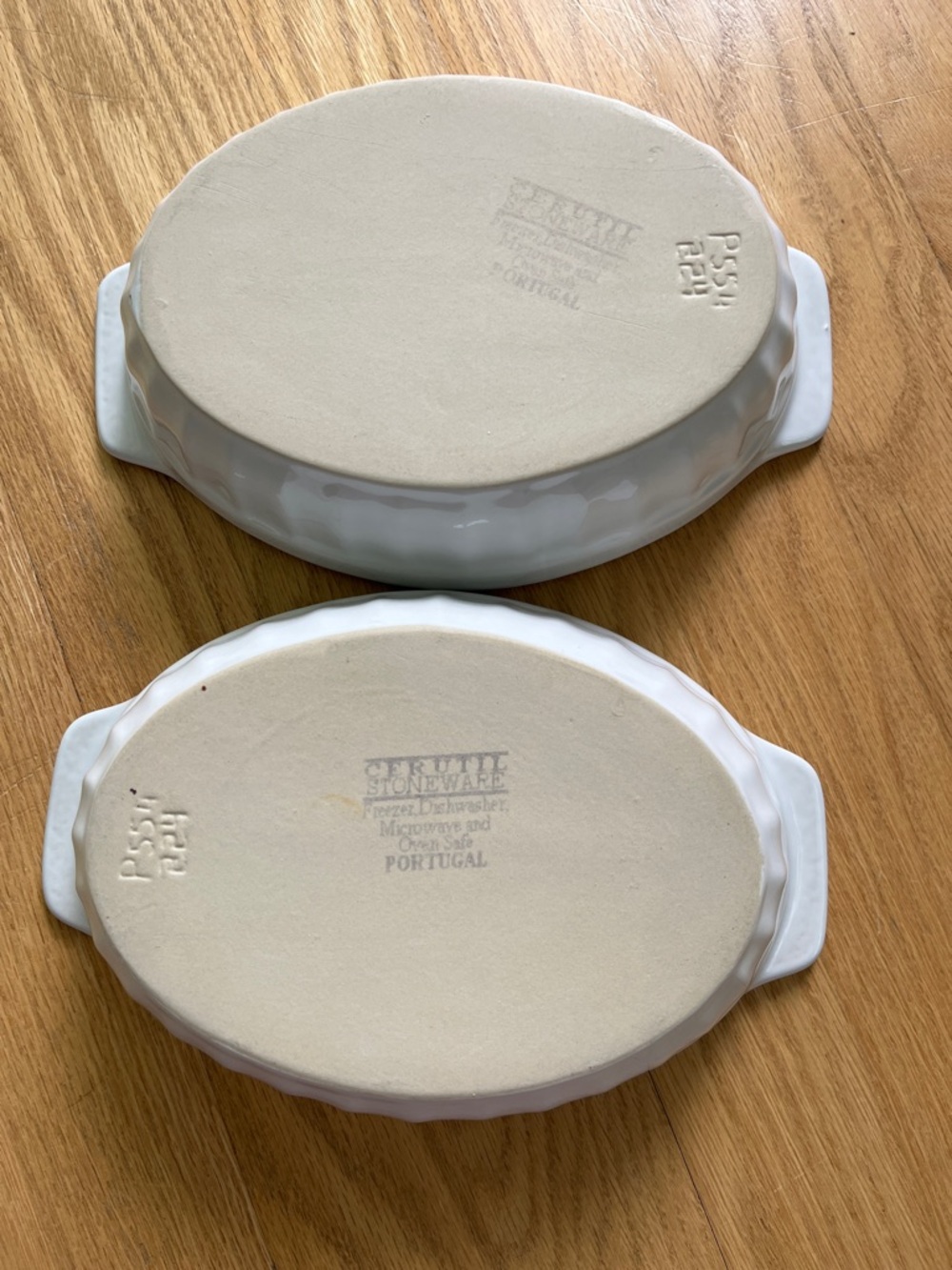 CERUTIL STONEWARE Oval Ceramic Baking Dishes in White (Set of 2) - Picture 2 of 10